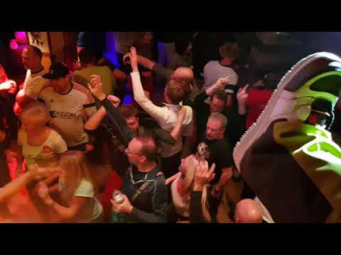 Johnny Depp (SIC - Johnny Dapp) song in Niki’s Stadl Ischgl