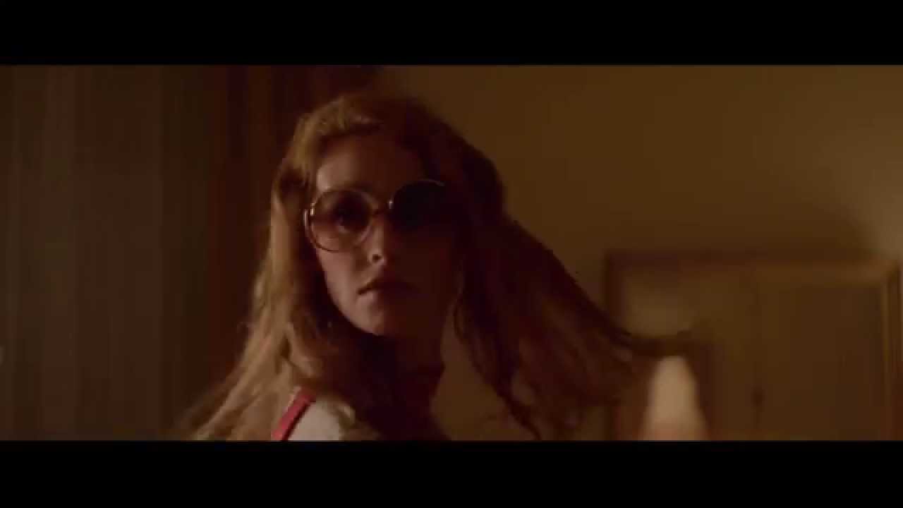 LA DAME DANS L'AUTO AVEC DES LUNETTES ET UN FUSIL - Bande Annonce VF