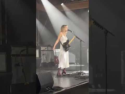 Wolf Alice - Giant Peach (live in Seattle 10.13.22)