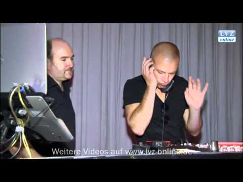 My Prof is my DJ - Wenn Studenten zu den Hits ihrer Profs tanzen