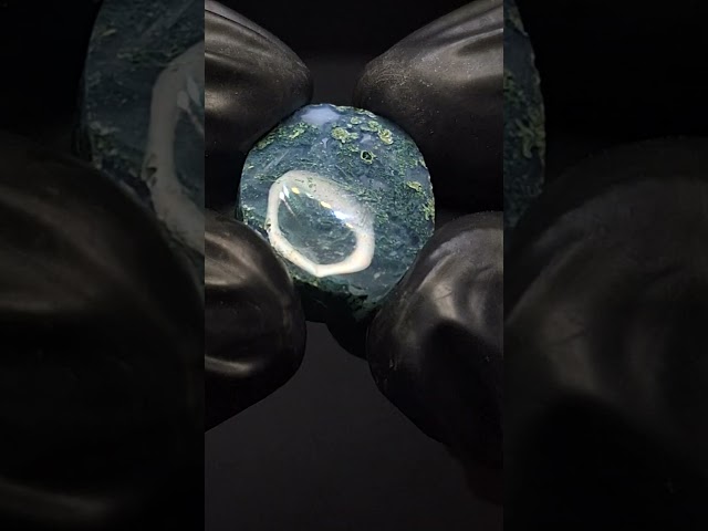 حجر عقيق طحلبي طبيعي