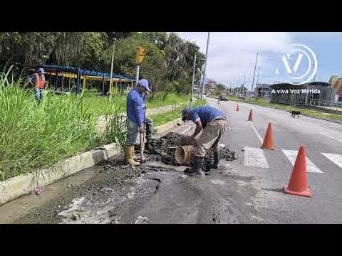 Aguas de Mérida repara fuga en la Av. Andrés Bello