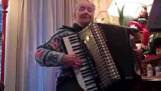 Nozie - 108 - Santa Claus Is Coming To Town