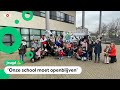 Kinderen protesteren omdat hun school dicht moet