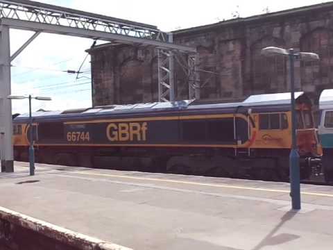 The x3 Class 66 GBRf “CONVOY” Nos.66711+66744+66722 was arrived and onto the Sidings at Carlisle.