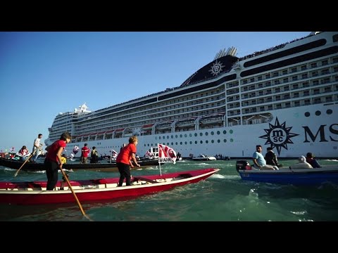 Moradores locais lutam para retirar Veneza dos turistas