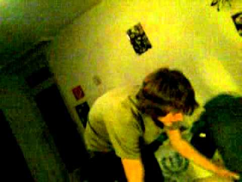 Lustige Kerle fangen an zu Tanzen. :D