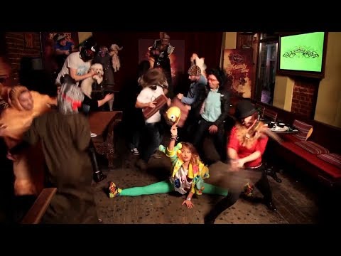 Delia &ndash; primul artist din Romania care a facut un videoclip in stilul Harlem Shake!