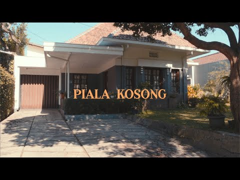 Tigapagi - Piala Kosong (Official Music Video)
