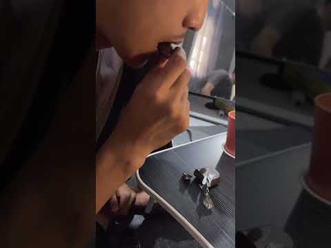 Tetep gengsi meski udah jadi istri wkwkwk #coklatviral #hush #chocolate