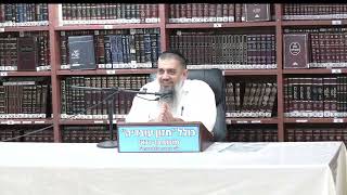 הרב אברהם עובדיה :  להרים את הראש מעל המים. (כולל חזון עובדיה) - התמונה מוצגת ישירות מתוך אתר האינטרנט יוטיוב. זכויות היוצרים בתמונה שייכות ליוצרה. קישור קרדיט למקור התוכן נמצא בתוך דף הסרטון