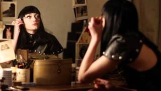 Rory Manning, filmada em Londres. Trilha Sonora: Lykke Li -- Paris Blue