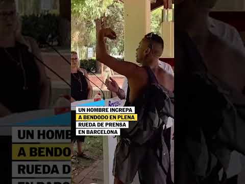 Un hombre increpa a Bendodo en plena rueda de prensa