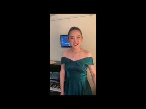 operaclassica: Zhou Fan, soprano saluta dal teatro alla Scala di Milano.