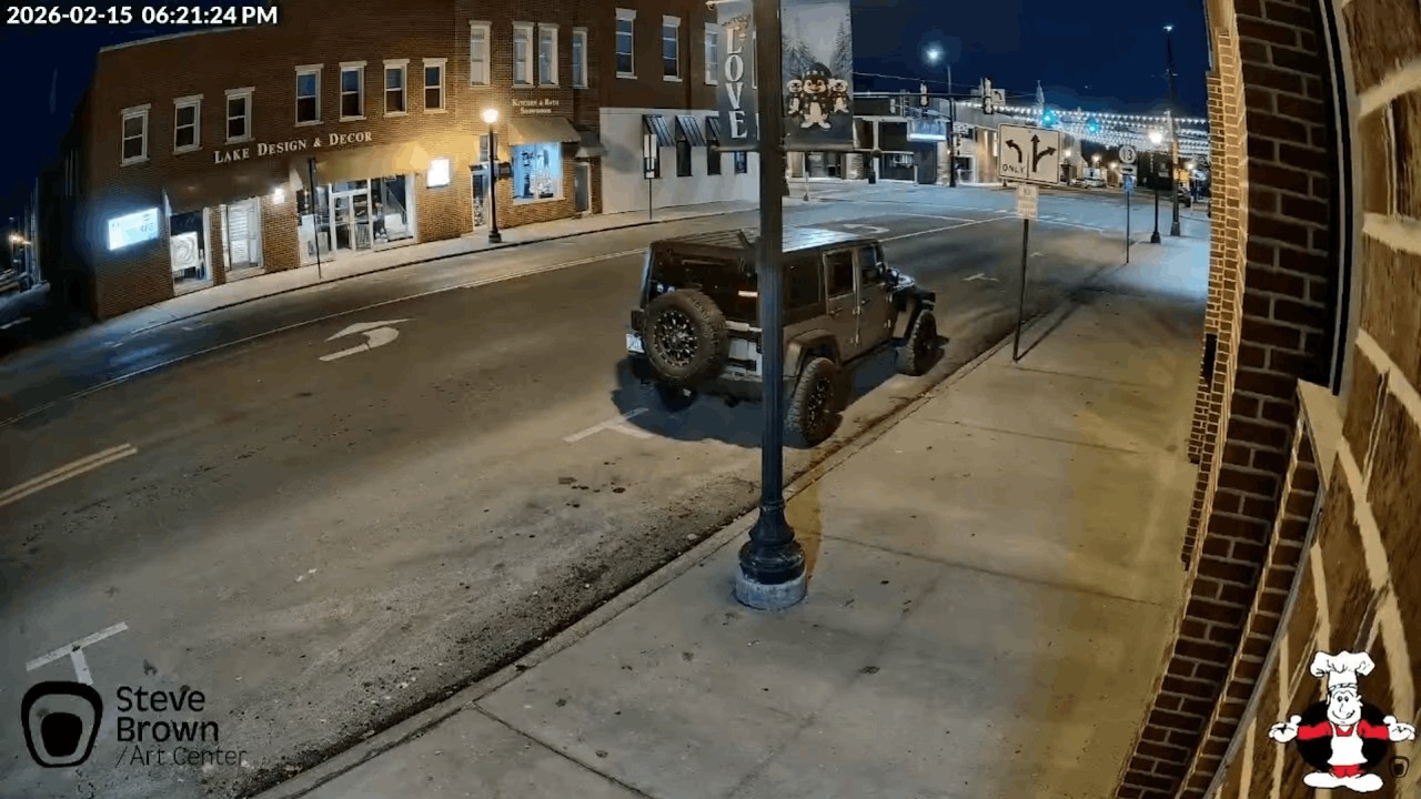 Live webcam view of Manchester Main Street Cam