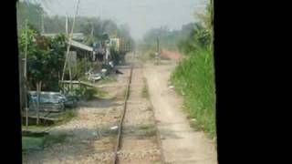 preview picture of video 'Maeklong Commuter #3, State Railway of Thailand. タイ・メークロン線'