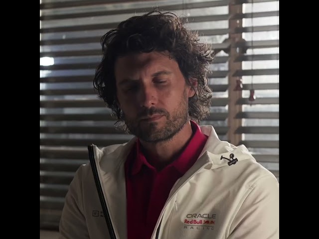 Vídeo relacionado con Oracle Red Bull Racing - Manta de Forro Polar con Licencia Oficial, diseño de Fórmula Uno, súper Suave y cálida, dormitorios de Adolescentes, campamentos y Fiestas de Pijamas, tamaño 100