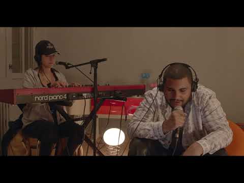 Timothée Joly  reprend "Respire" de Mickey 3D accompagné de Oklou