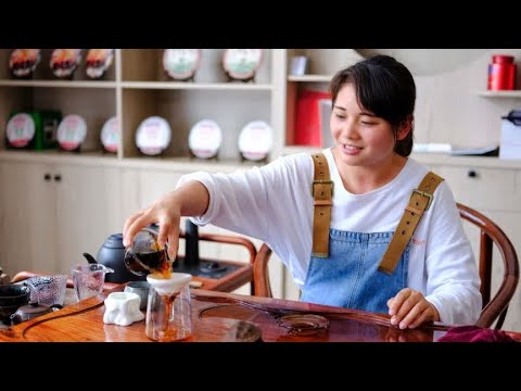 社区组织的喝茶活动为一种充满文化气息和社会乐趣的活动