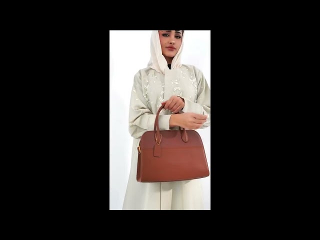 شنطة نسائية بحجم واسع بلون بني