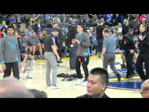 2016-01-04 Hornets vs warriors Jeremy Lin pre game warm up