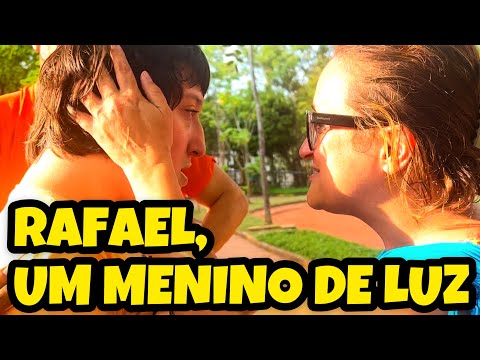 Inovasamba cantando para um menino no parque