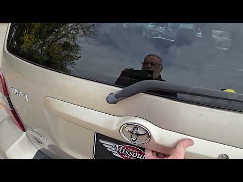 2007 Gold /Tan Toyota Highlander Limited V6 4WD (JTEEP21A970) with an 3.3L V6 DOHC 24V engine, 5A OD transmission, located at 450 N Russell, Missoula, MT, 59801, (406) 543-6600, 46.874496, -114.017433 - Excellent Condition. 2 Owner Toyota Highlander Limited AWD SUV with a Clean Title and Carfax. 3.3L V6 Engine. Automatic Transmission. Excellent Tires. Power Heated Front Seats. Sunroof. Air Conditioning Blows Cold and Heater Blow Hot. Cruise Control. Tilt Steering. Running Boards AM FM CD - Photo#1