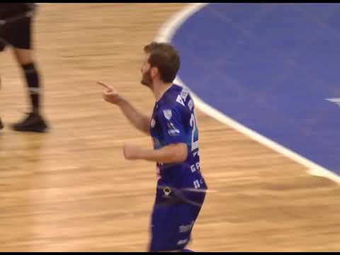 Foz goleia Palmas no Caldeirão Azul