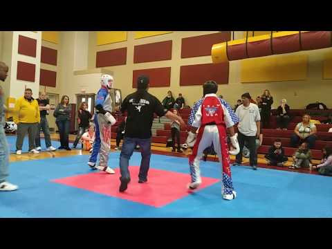Chris Gorham vs Dwight Bargainer (Mskc)