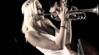 Jenny And The Mexicats - Me Voy A Ir