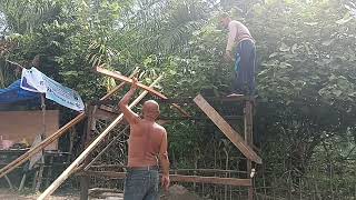 Download lagu MEMBUAT PONDOK DI KEBUN DENGAN MENGGUNAKAN KAYU BEKAS YANG TAK TERPAKAI mp3