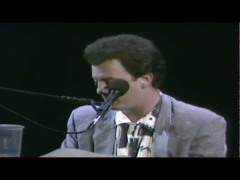 Videoclip de Leave A Tender Moment Alone — Billy Joel