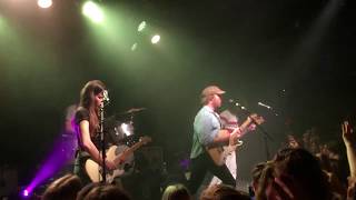 The Jungle Giants - She&#39;s a Riot (Live)