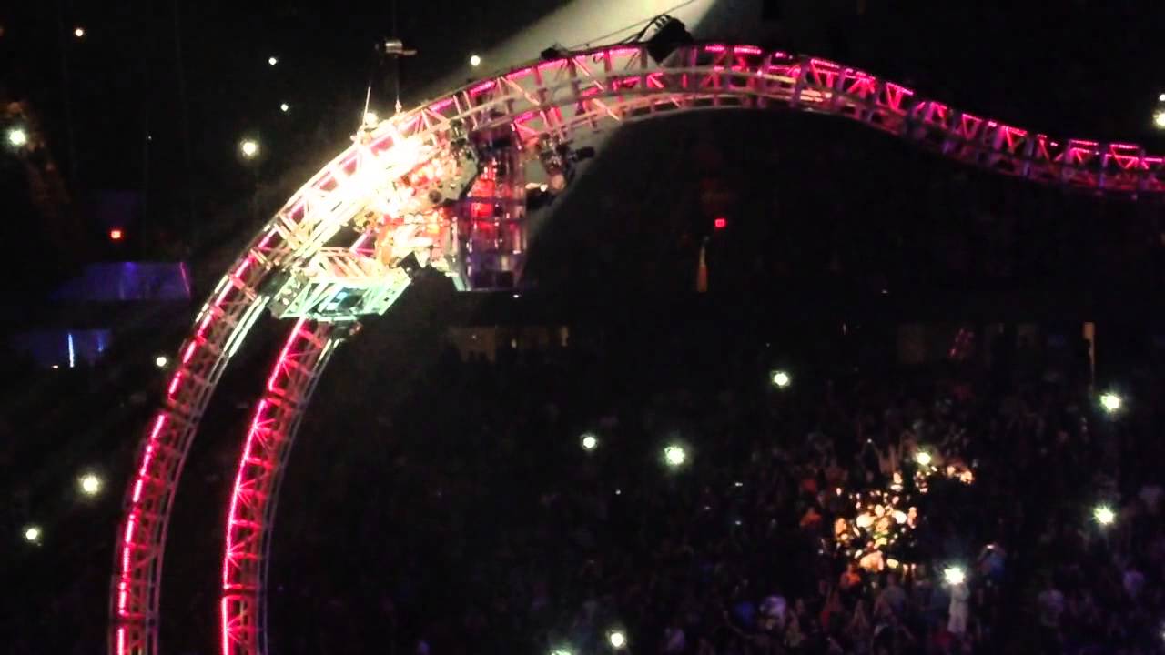 MÃ¶tley CrÃ¼e Tommy lee drum solo Grand Rapids - YouTube