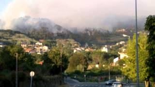 preview picture of video 'Incendio en Velle (Ourense) 21-08-2013'