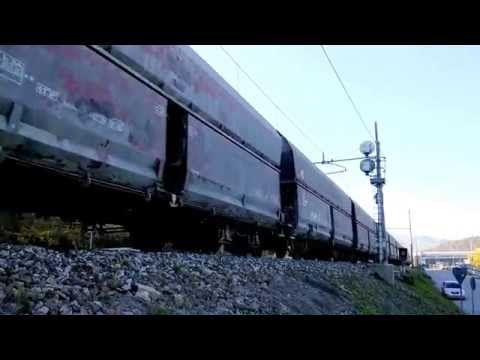 TRENO MERCI IN ARRIVO A ROBILANTE. (CN) 5 - 11 - 2015.