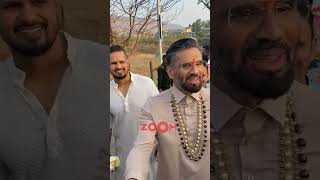 Suniel Shetty distributes sweets as his daughter Athiya gets married to KL Rahul #shorts