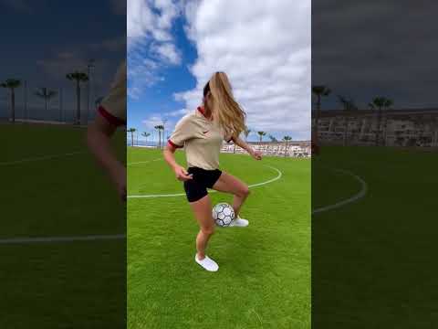 Freestyling on this pitch was amazing 😍 #footballskills #youtubeshorts #football