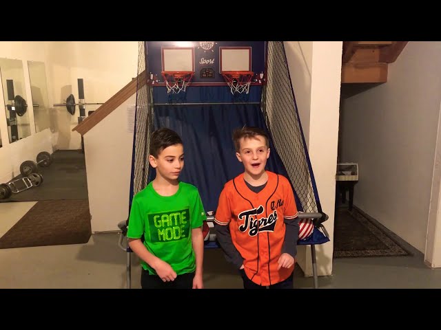Vídeo relacionado con Pop-A-Shot. Juego de Arcade de Baloncesto Dual Shot Sport Oficial