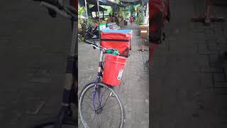 Download lagu Suaranya mantul bikin merinding,,,,ice cream diamond enak sehat dua ribu perjalanaan mp3