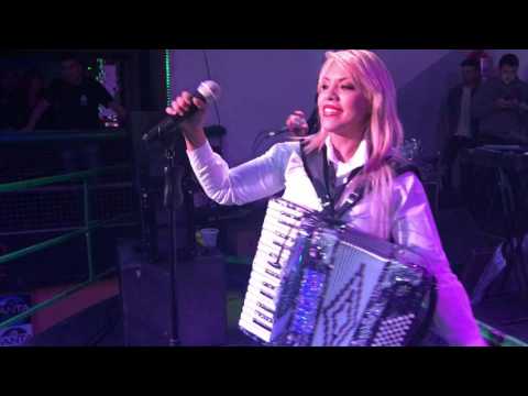 Azul La Dama Del Acordeón 🎶 Como Te voy a olvidar  💕