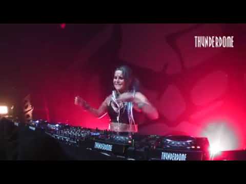 Lady Amada live in the Mix Thunderdome