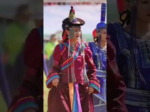 , title : 'Traditional Mongolian Clothing at Naadam Gathering in Xilinhot, Inner Mongolia 🇲🇳'