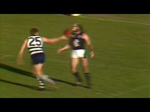 Jacko being nice to Bruce Doull 1984 Round 13