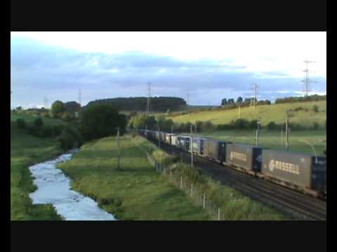 37601 and 37604 on 4M82 Coatbridge - Daventry 16/07/10.