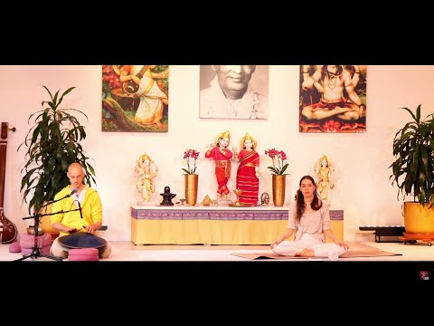Selbstliebe YogaFLOW  mit Svenja - Yoga Vidya Ashram Live - 9:15 Uhr 27.11.2021