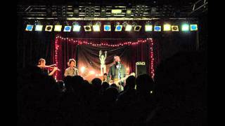 Carissa&#39;s Wierd - Ignorant Piece of Shit (Live)