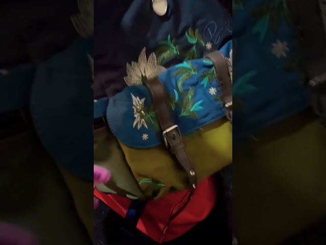 Vídeo relacionado con Desigual mochila de ocio Half Logo Luena Mini Backpack Beige Crude crema