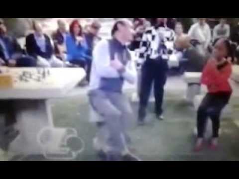 JESSIE SEASON 2 EPISODE 16 ALL THE KNIGHT MOVES "SHOCKERS"