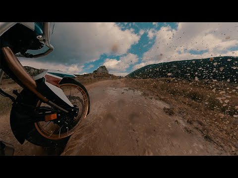 Motorradtour zu einem magischen Dorf in den Pyrenäen. Abenteuer mit der Africa Twin.